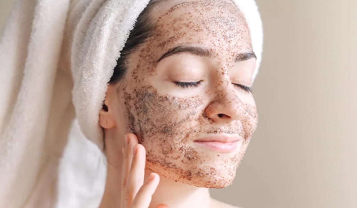 cara pakai face scrub